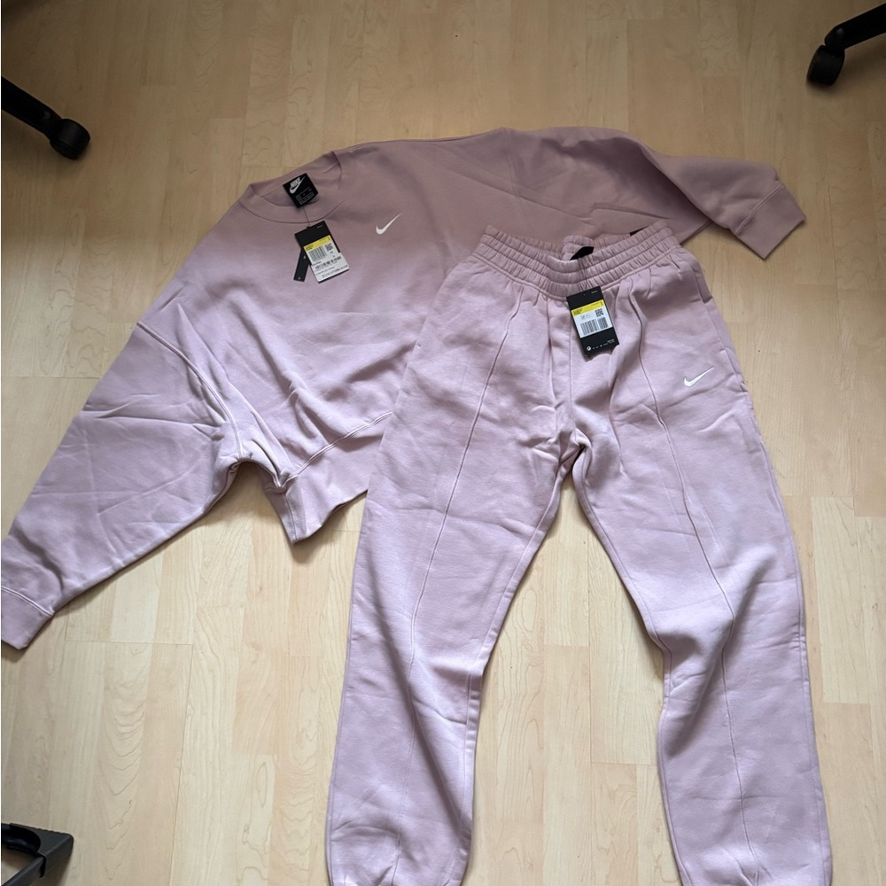 NWT Nike pink sweatsuit (sweatshirt + sweatpants) set